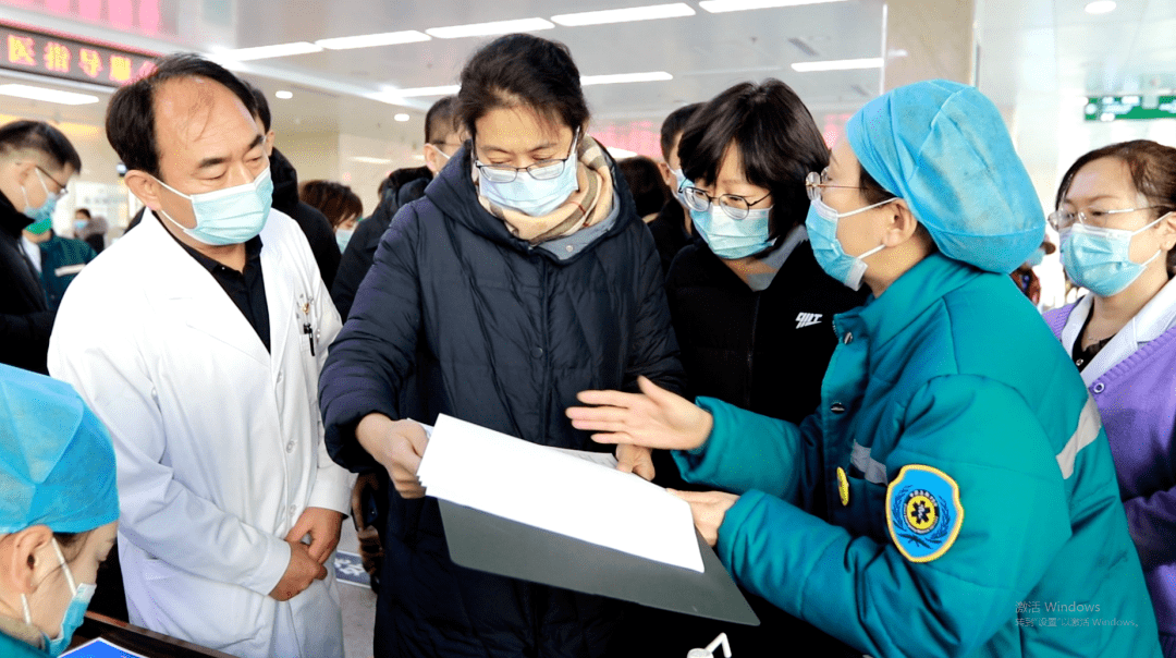丹东市副市长时燕到凤城市中心医院调研疫情防控工作