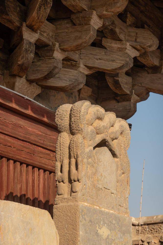 洪福寺,是被世间忽视的存在,山门穿堡墙而过,守门师傅介绍,大殿建于
