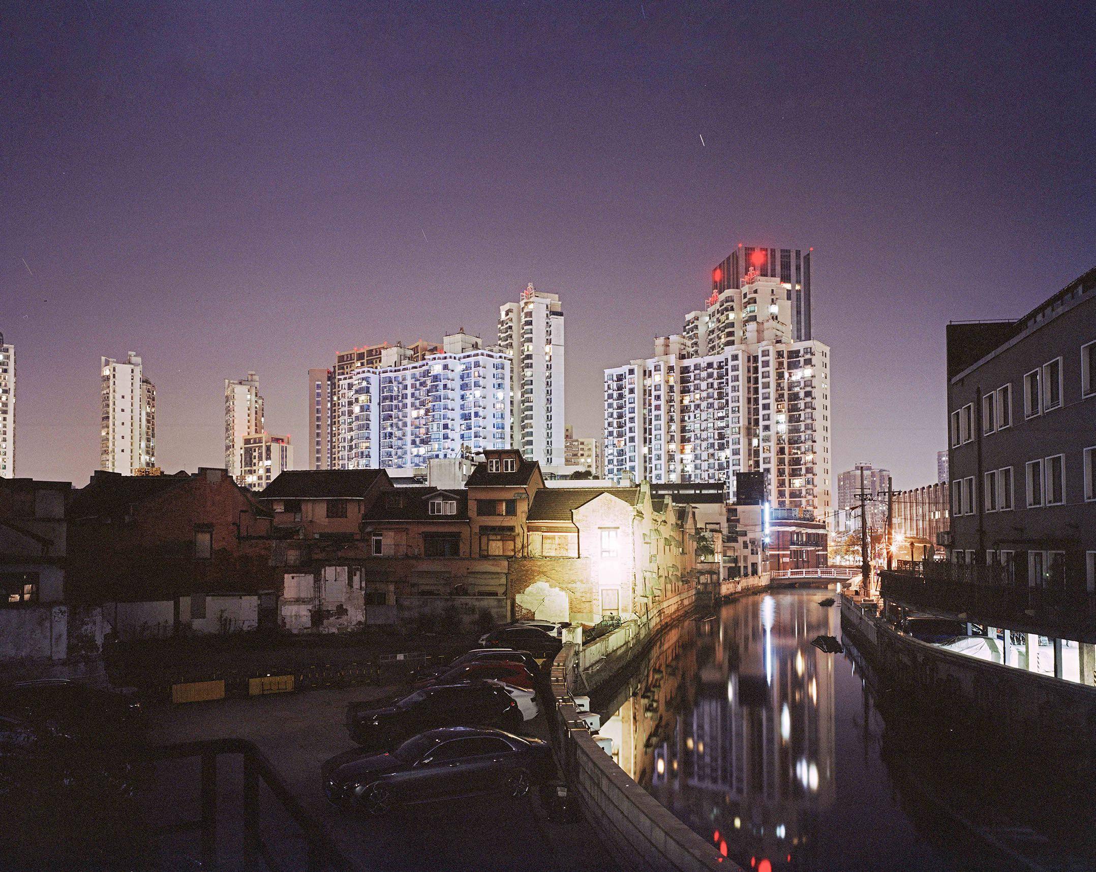 展览|看展览｜苏州河：陆元敏与他的年轻摄影师朋友们