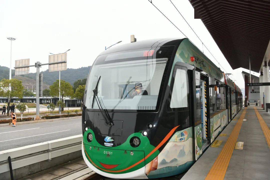 我国首条独立路权有轨电车旅游观光线开通运营~_武夷_列车_南平市