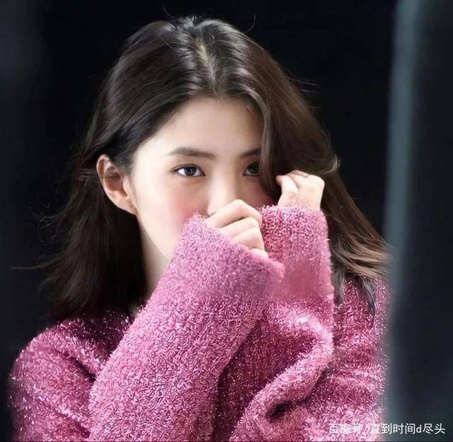 满脸胶原蛋白,少女感十足的韩版辛芷蕾_韩素希_长相_标准