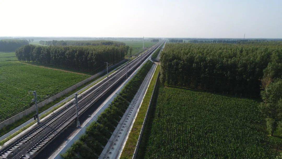 明堂山隧道项目左右滑动查看更多获第十八届詹天佑大奖岳西至武汉高速