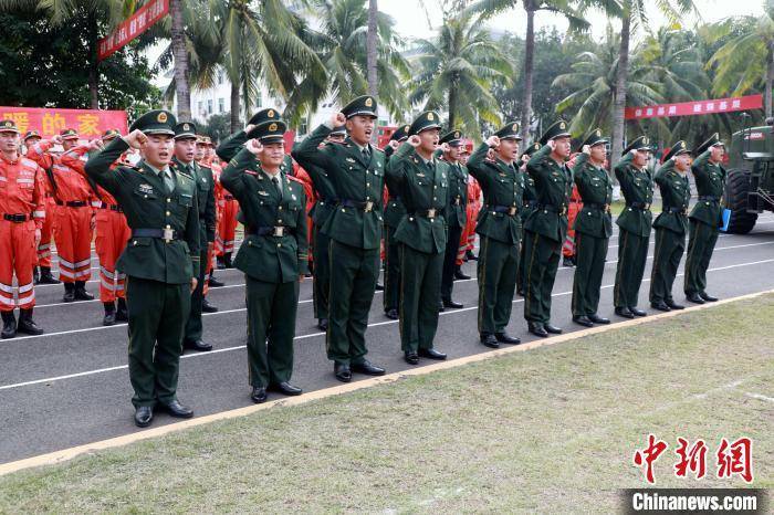 海南武警新兵入队迎新年