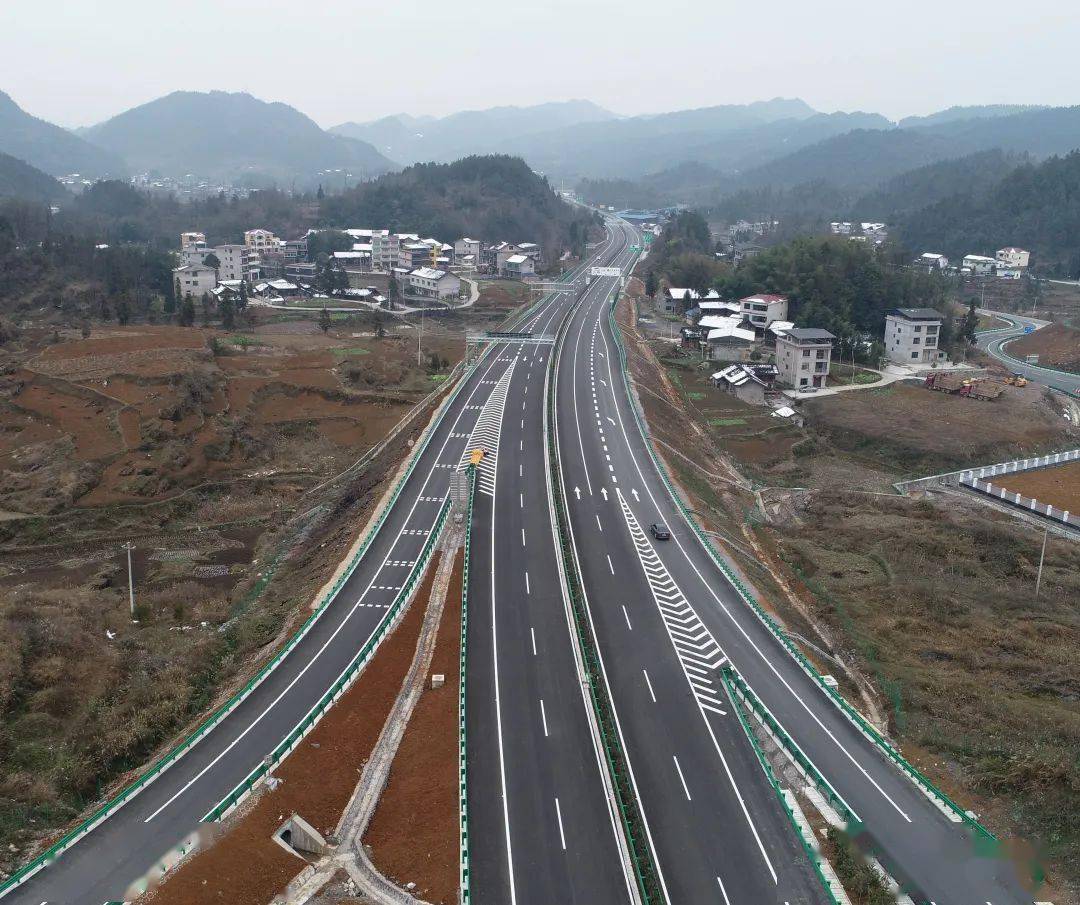 沿印松高速建成通车