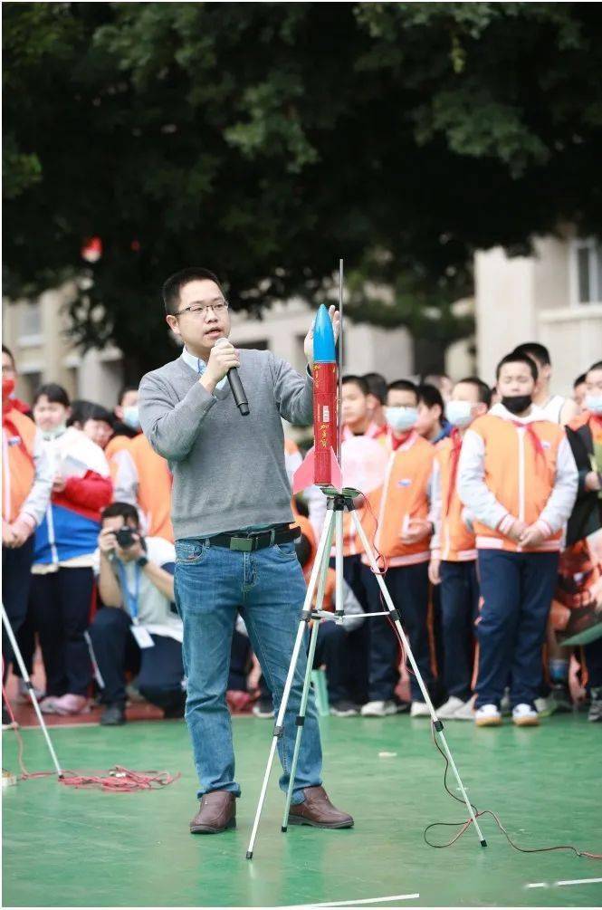 探趣科艺⑧68妙想奇思展科艺风采长歌奋进显青春芳华记福州屏东中学