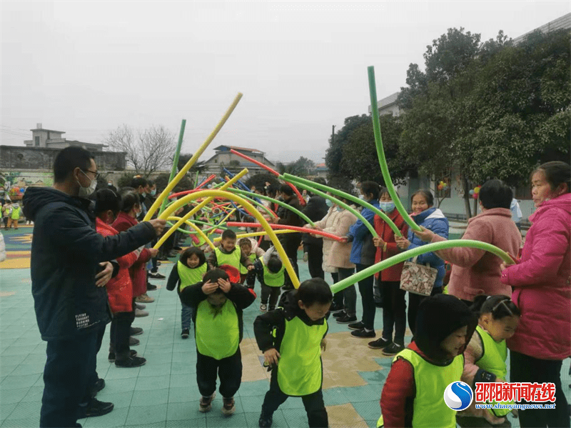 运动会|新宁县飞仙桥中心幼儿园开展“庆元旦迎新年”亲子运动会