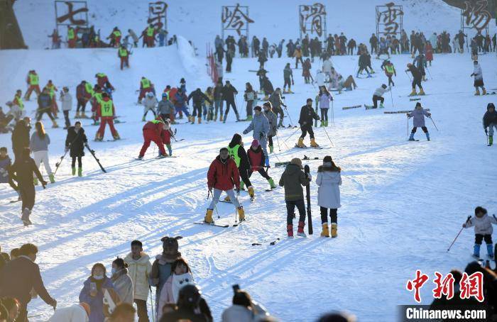 滑雪场|江西铜鼓：民众乐享冰雪运动为冬奥会加油