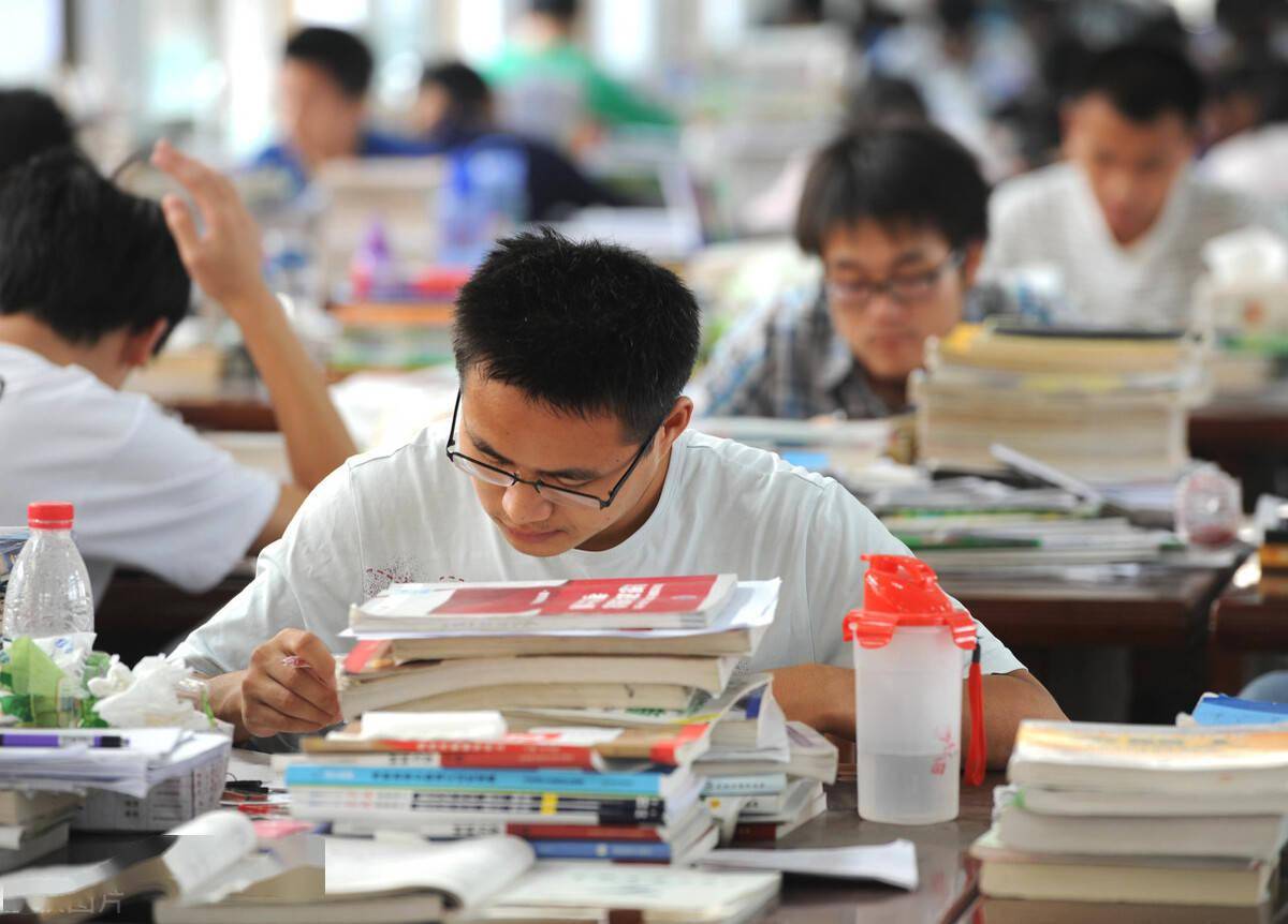 什么是事业单位教师 d412e8e51f174f97b8b21135e6000653.jpeg