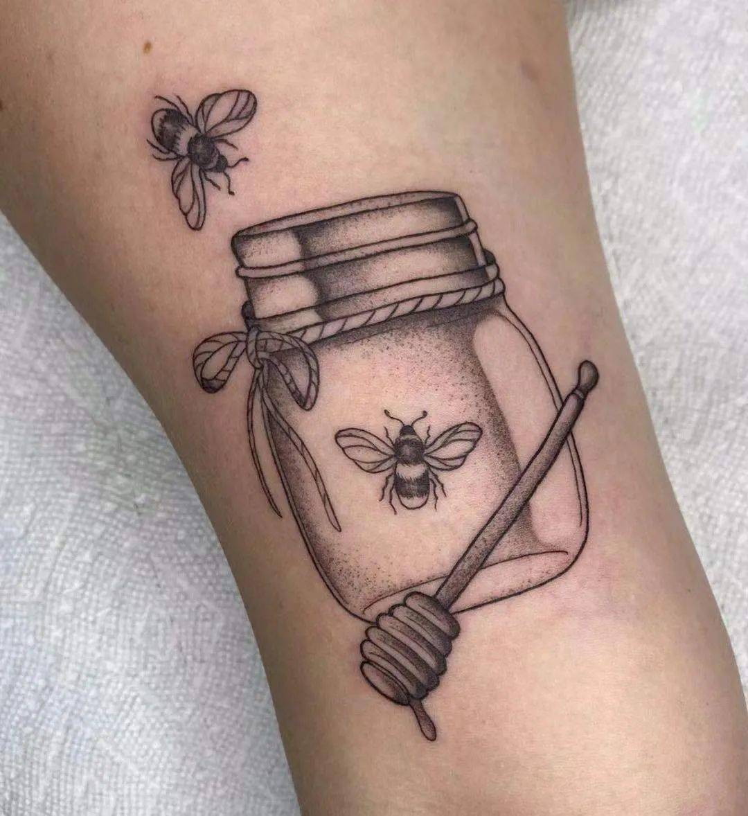 甜甜的蜂蜜纹身