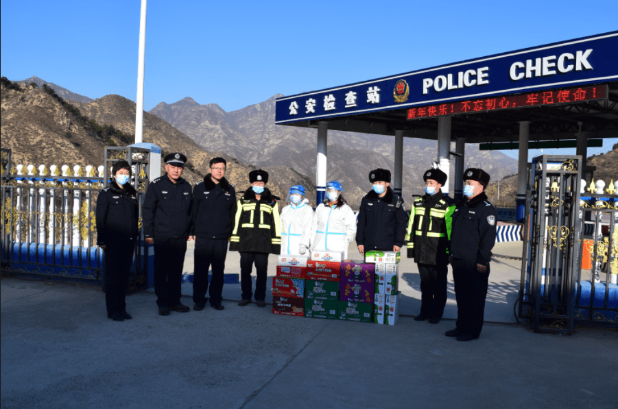 副县长,公安局党委书记,局长苗宏伟同志一行深入孔涧,东灵山公安检查