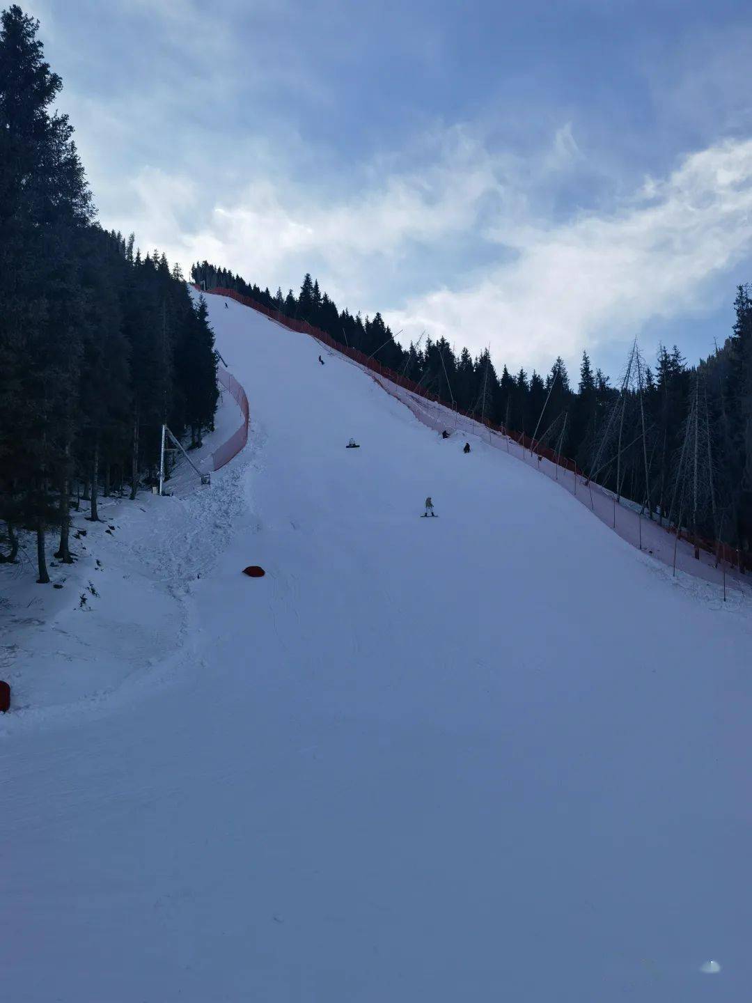 新疆滑雪圣地打卡记感受国内乃至亚洲雪场的天花板谈球吧体育(图4)