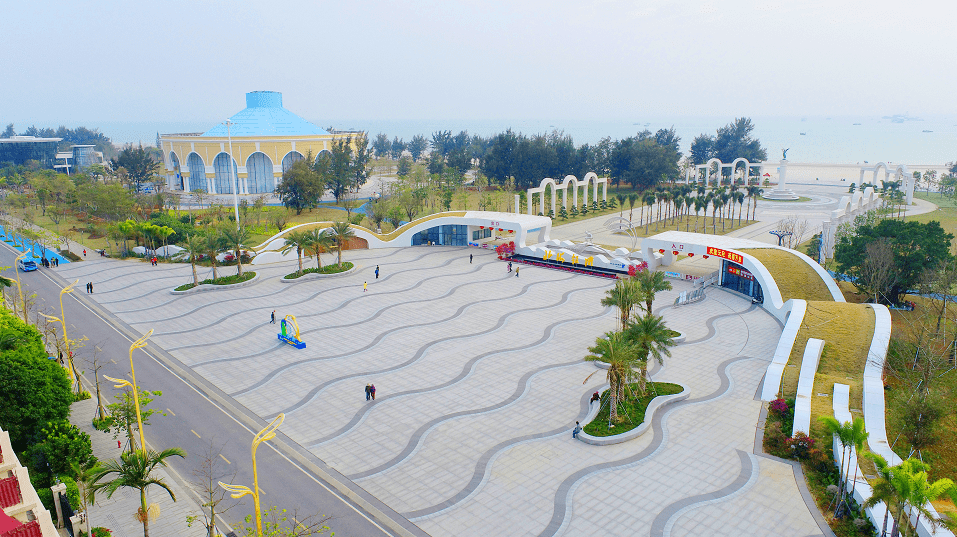 欢乐港湾区(原罗马广场)在契合了罗马建筑风格的基础上,打造以主题