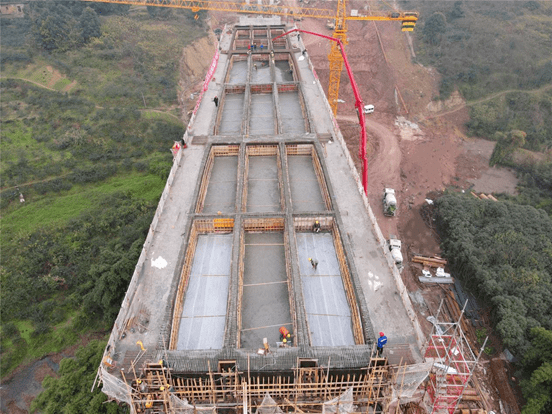 重要节点陶家隧道工程一标项目顺利完成全线首联现浇梁混凝土浇筑