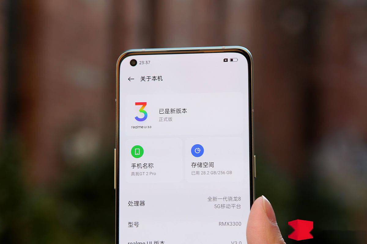 真我 GT2 Pro 体验：大师设计的「纸」后盖，2K 直屏玩家之选