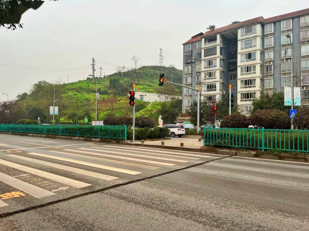 界石桂花社区居民出行越来越安全了_巴南区_大道_红绿灯