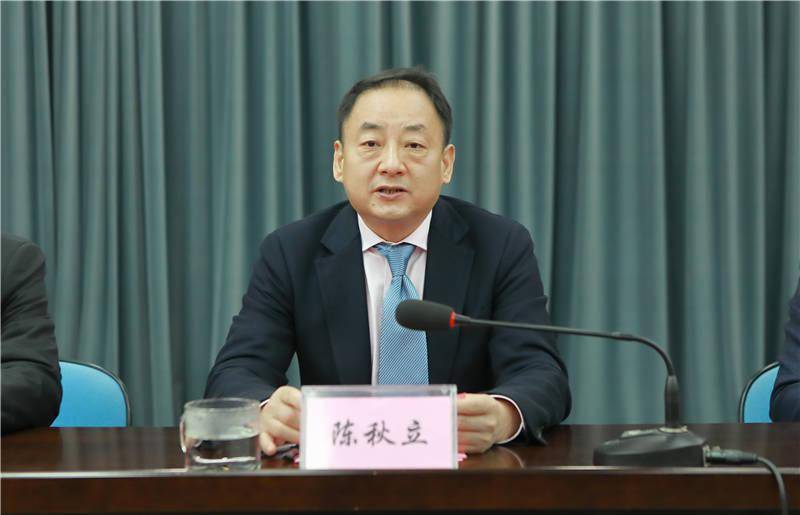 陈秋立厅长为第十一届福建省友谊奖获奖外国专家颁奖