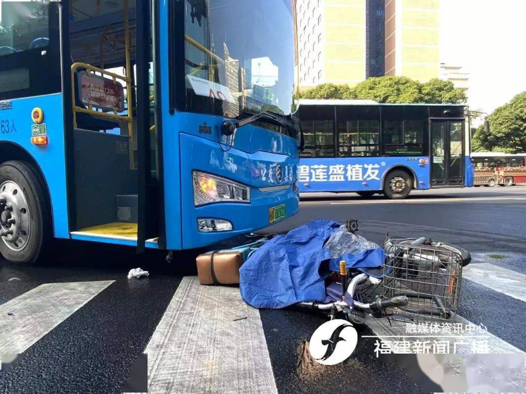 有关事故的具体原因有待警方调查发布,目前福州公交集团也已展开调查