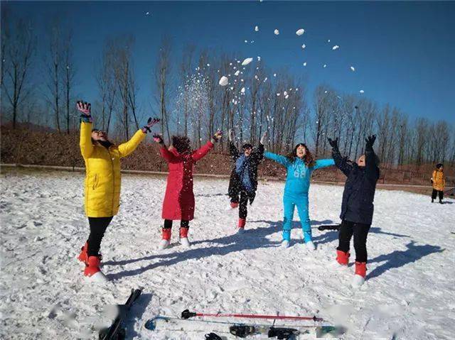 鹿泉区白鹿泉乡梁庄塔元庄冰雪乐园地址:正定滹沱河南岸叶子广场西行