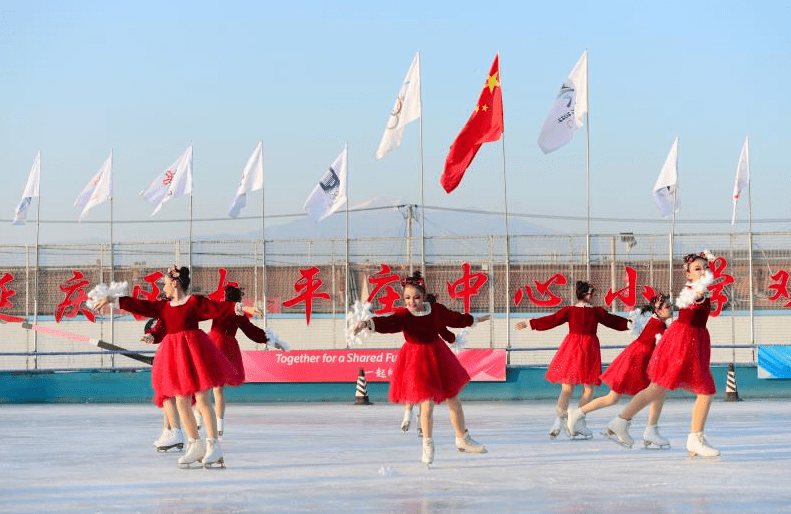 时间|冰雪进课堂！海陀山下，这座小学164位学生人人会滑冰