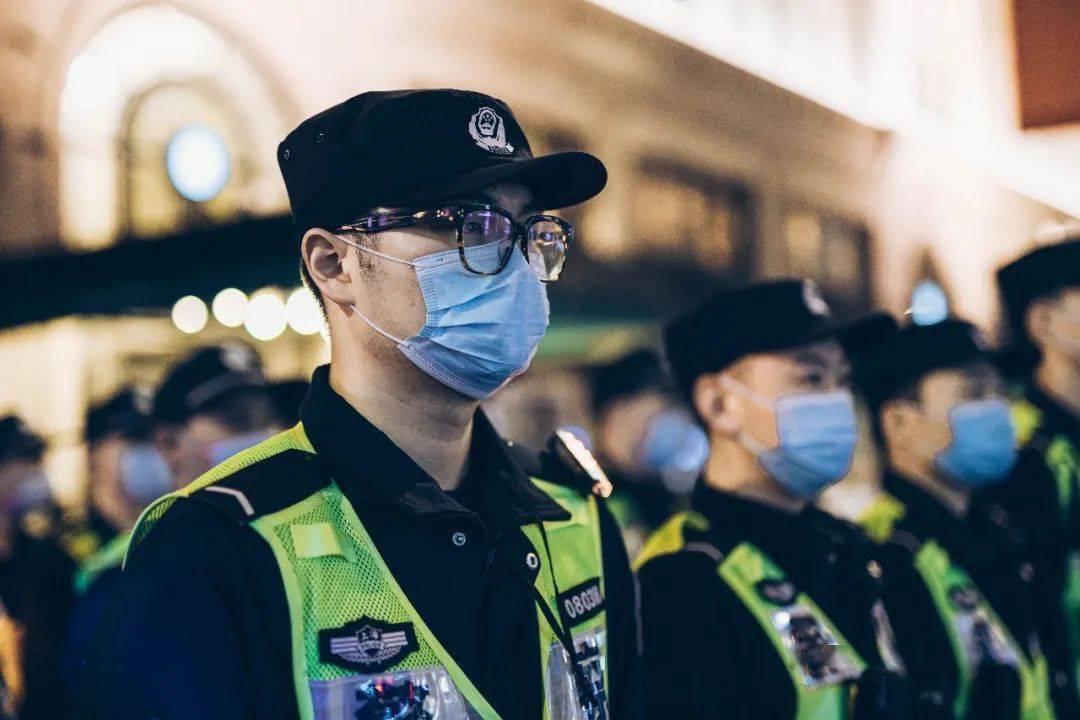 警察雷锋帽图片