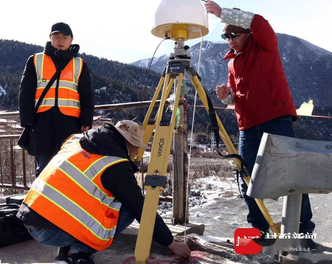 揭開山峰測量技術地空協作的秘密天上的衛星拍照地面的人找座標接應