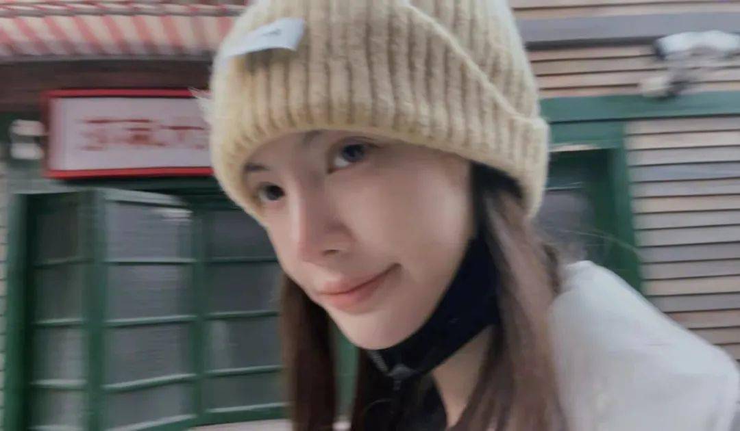 美人你以为金晨瘦脱相？实际上女星顶配从脸到身材全部“0干瘪”
