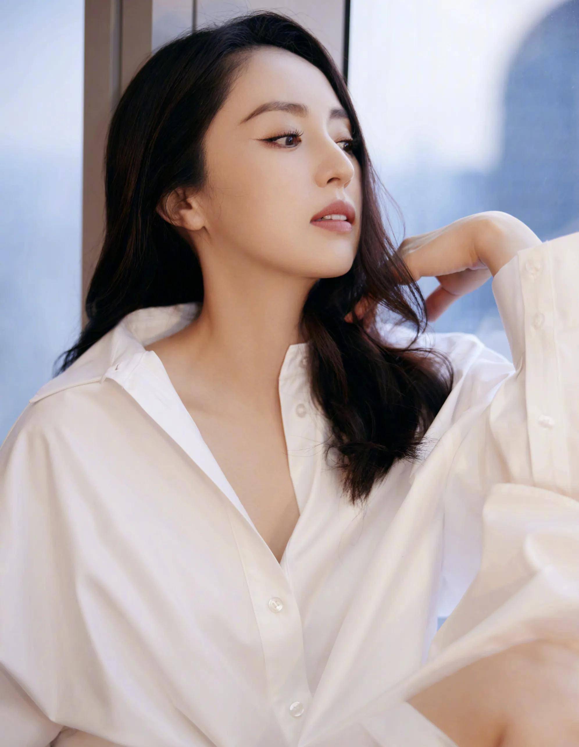 实力派女星董璇写真眉目如画秀外慧中