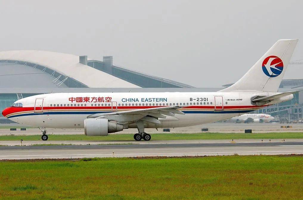 2架波音707客机在上海落户,波音客机与东航首度握手;1985年,编号为b