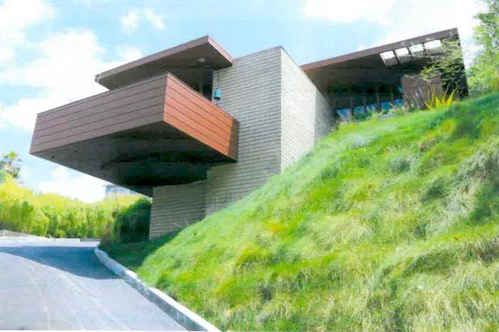 饱受歧视华裔家庭山坡建房 竟获洛杉矶历史地标提名_房产_建筑_房子