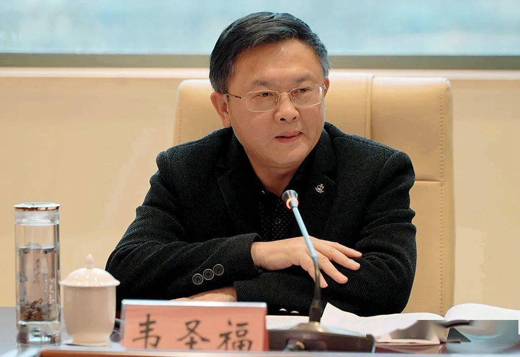 话发展建诤言道真自治县代表团热议市政府工作报告等六个报告