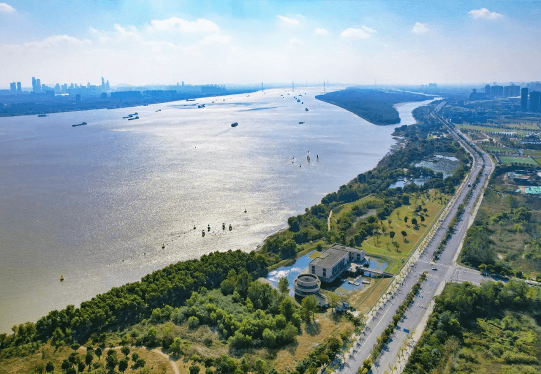 城市边的江河湖海图片图片