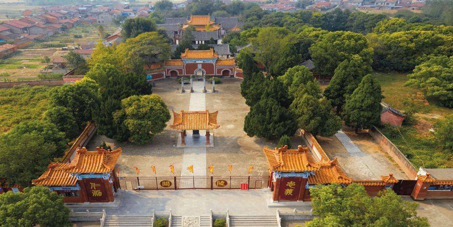 明嘉靖十五年始名"关陵",与解州关帝庙,洛阳关陵并称中国三大关庙