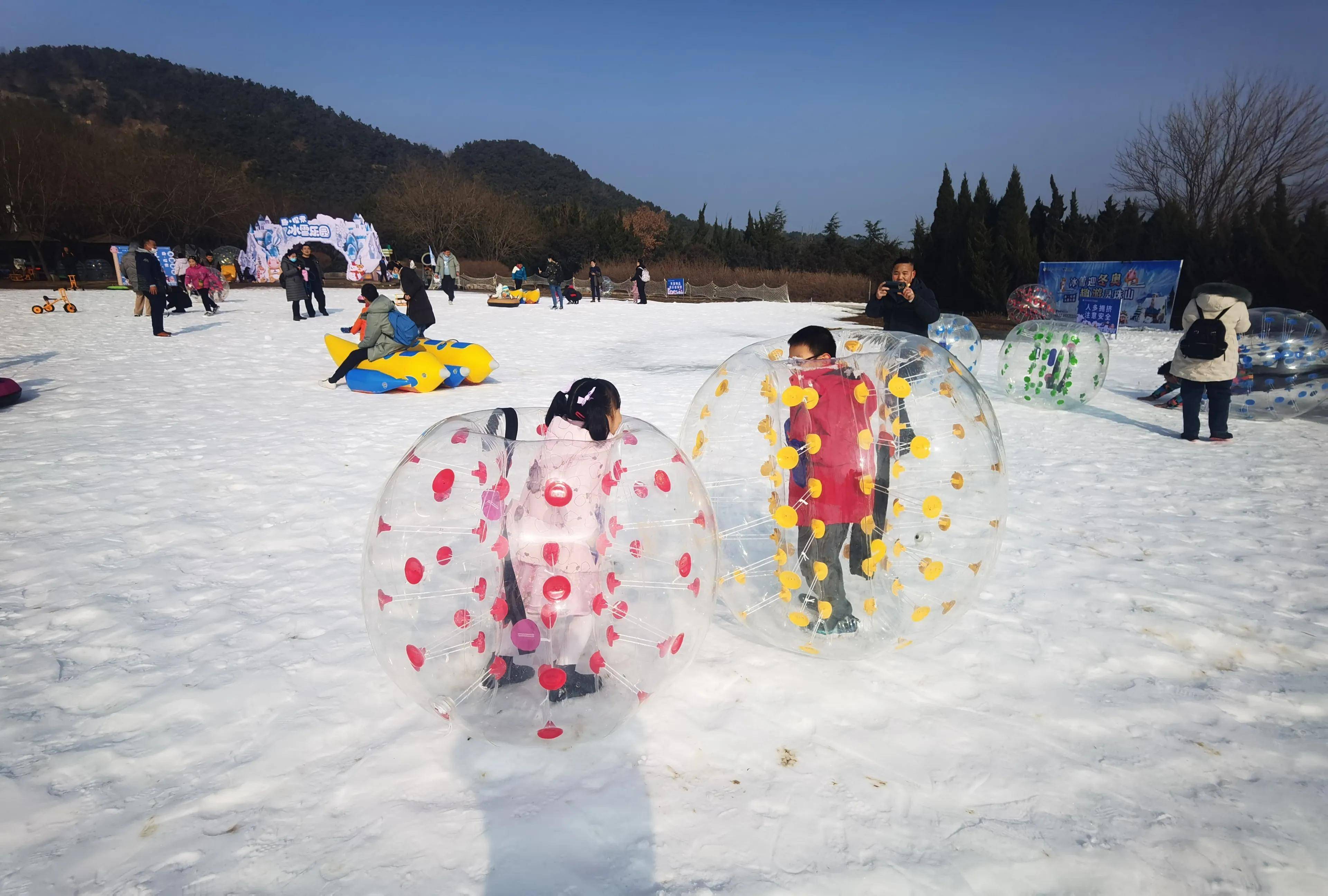 踏雪寻莓东阿陀生态采摘园草莓采摘季开始了