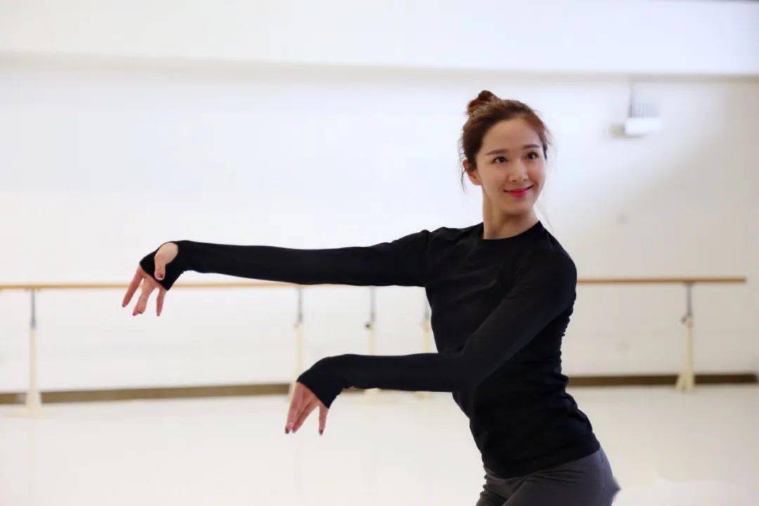 这个姑娘不可小觑,她正慢慢的成长为中国舞蹈届新一代的中坚力量_余瑜