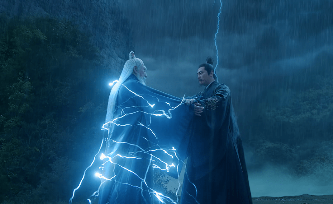 另一个则是轩辕敬城与轩辕大磐决一死战的时候,满屏的电闪雷光狂风