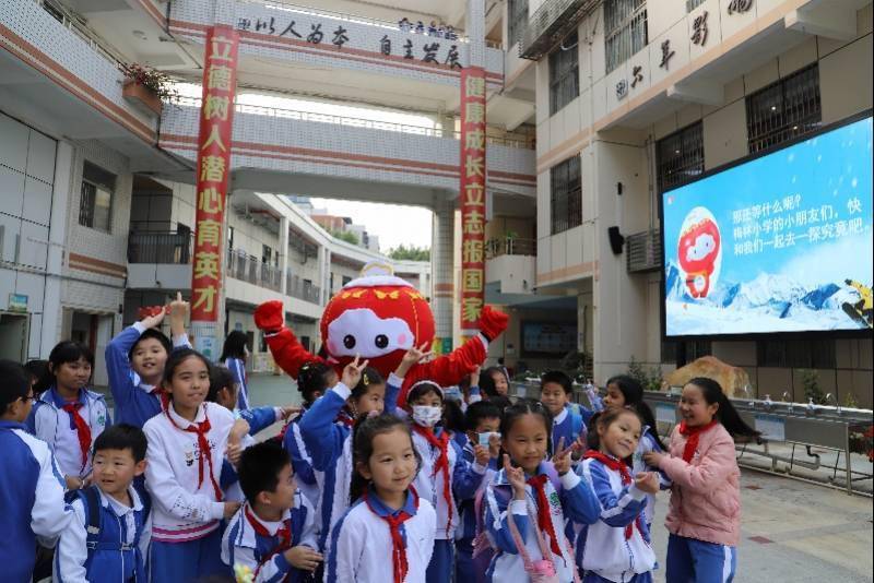 冬奥|这所学校把期末考试变成“主题公园”，校长都来当吉祥物