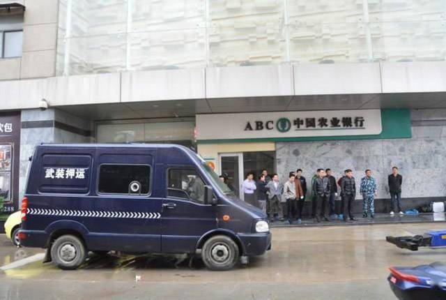 运钞车天天回来运钱真的会安全吗