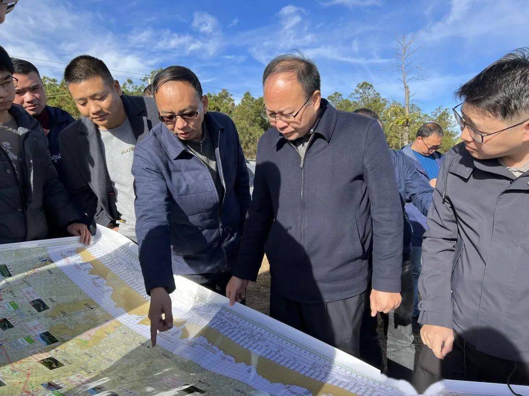 曲靖市委常委,常务副市长龚加武,集团副总经理刘金荣在开工仪式上致辞