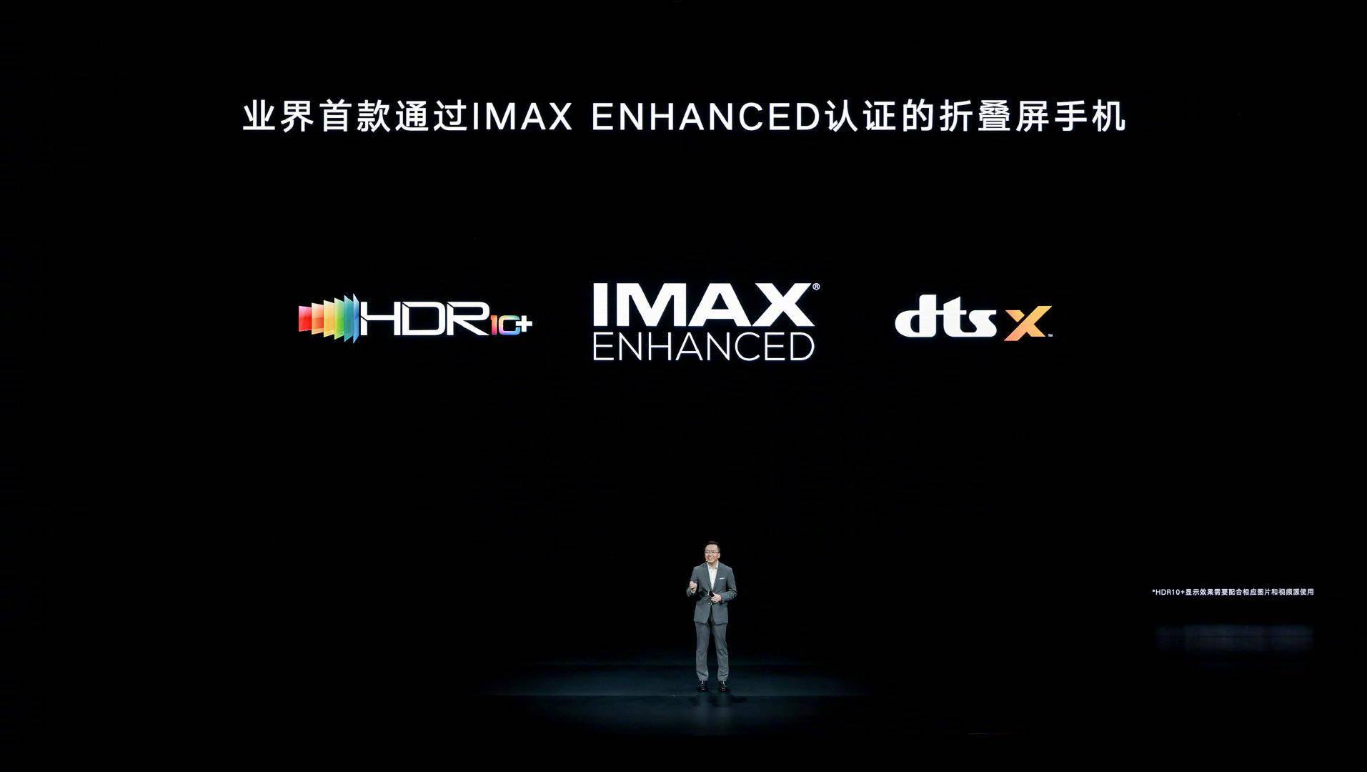 荣耀首款折叠屏手机 Magic V 正式发布：赵明现场摔给你看