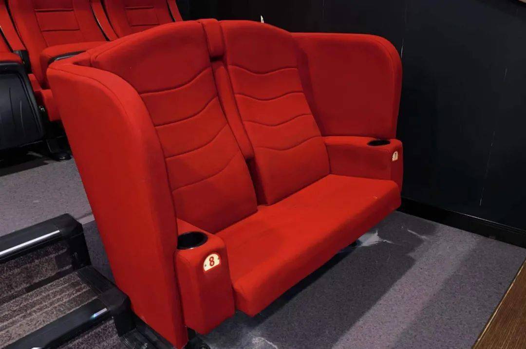 大地影院升级改造情侣座
