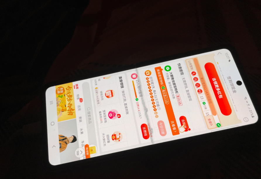 Pocket|前有张瑞敏砸冰箱，今有赵明摔手机，荣耀为首款折叠屏手机拼了