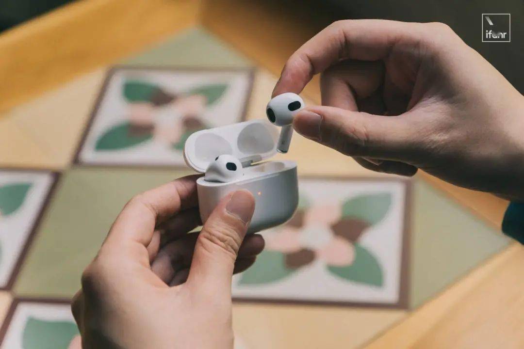 苹果高管揭秘原来AirPods 3是这样设计的_手机搜狐网