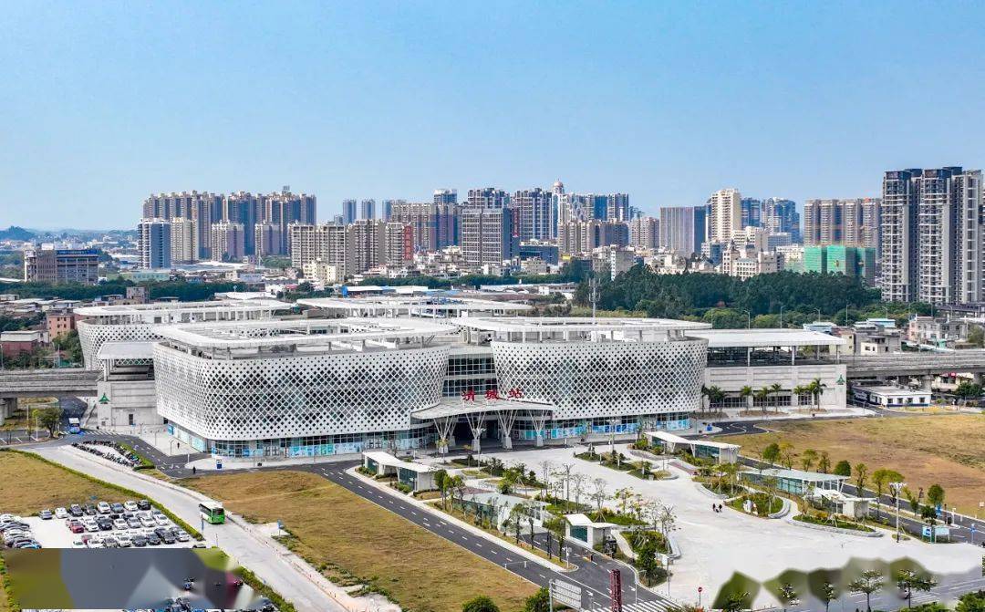 加快建设广清城际北延线,推动广清永高铁,广州东至花都天贵城际延伸至