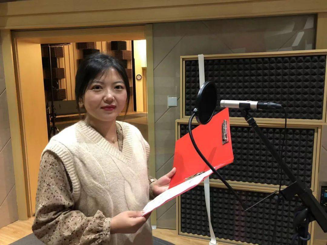 张家口市工人村学校教师 李静带来的《北京冬奥会火炬材料》活动由