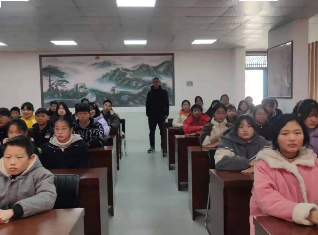 泗县杨集中学优秀毕业生回母校开展励志报告会_生活_胡小强_榜样