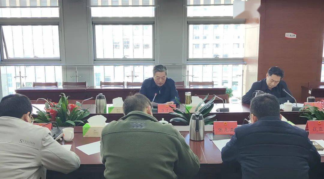 市人大常委会副秘书长,办公室主任陈兴红主持会议.