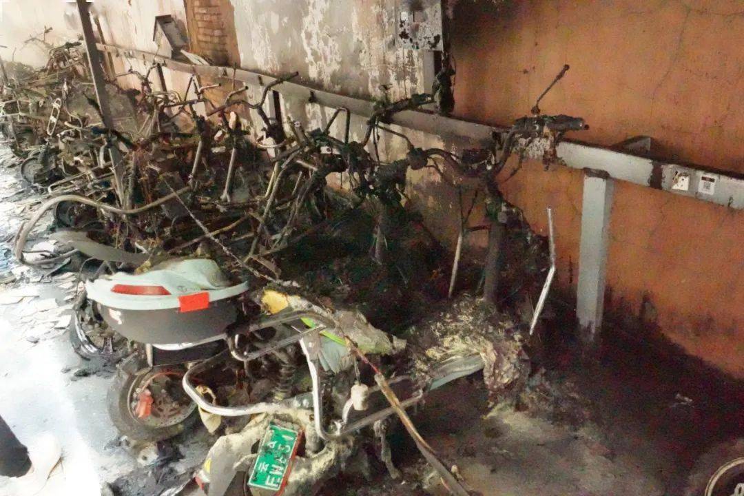 注意电动车火灾事故频发存放充电需谨慎