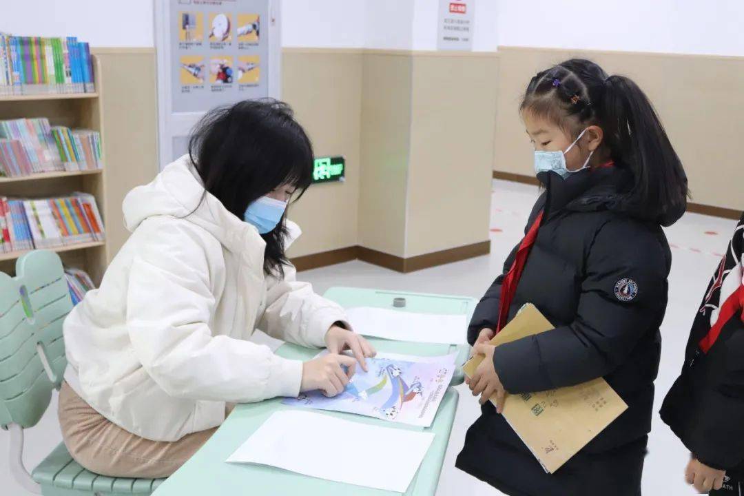 冰墩墩带着铭铭品品游冬奥良乡小学铭品校区举行知识游戏大冲关活动