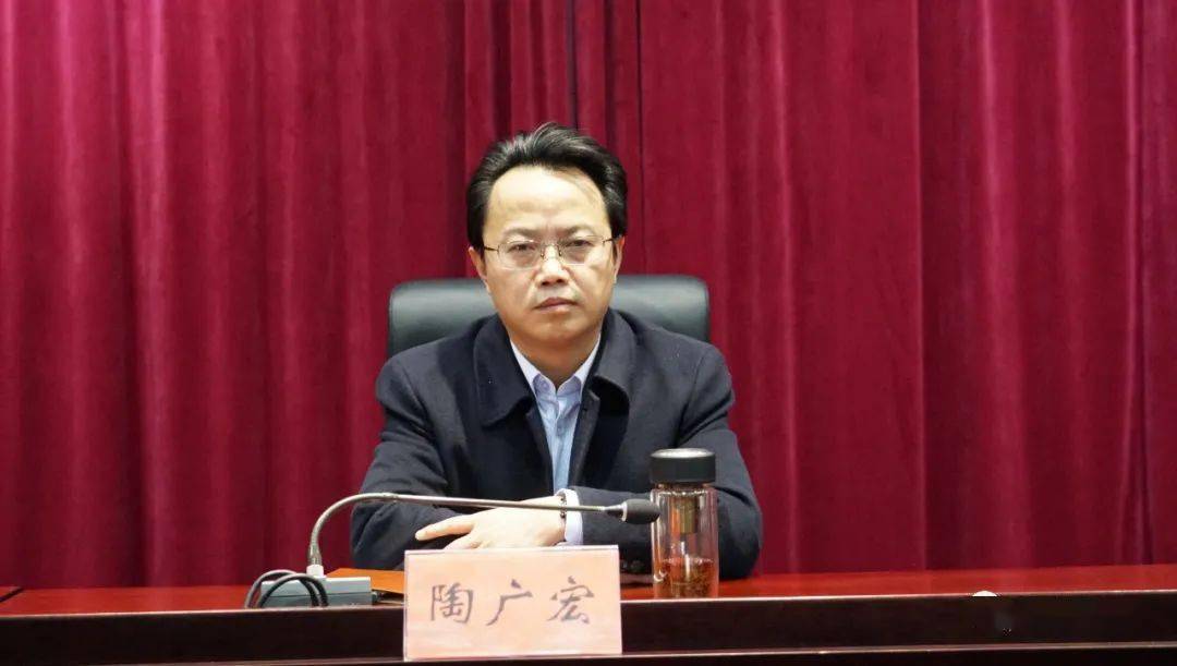 陶广宏,秦晓明等县领导出席会议.