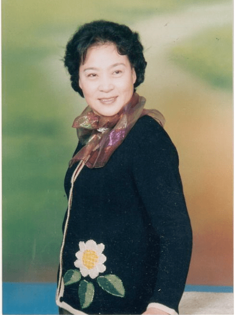 如今,施建岚已经有74的高龄,是十朵"金花"年龄最大的一位.